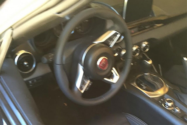 Fiat 124 Spider 2016 Interior