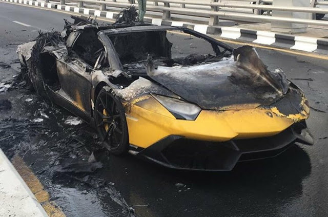Lamborghini Aventador pega fogo em Dubai 